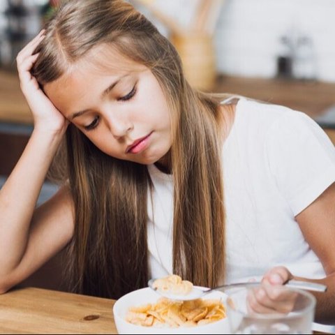 Anak tidak nafsu makan memang membuat orangtua bingung. Perlu trik tertentu untuk bisa merayu si kecil supaya lahap kembali.