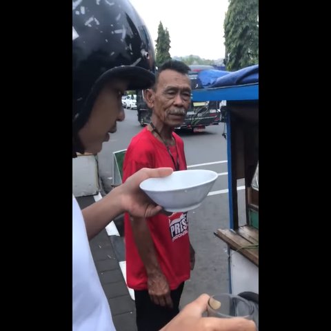 Mang Bilal tukang bubur viral di Sumedang