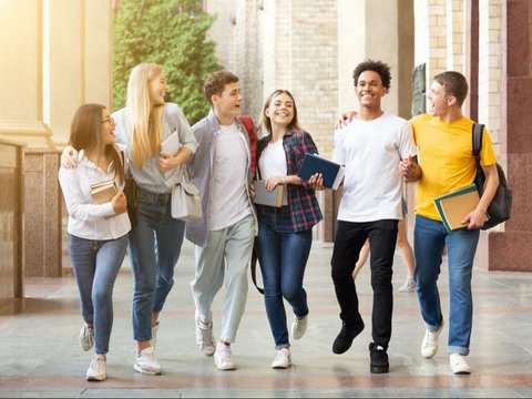 Ilustrasi mahasiswa. (Shutterstock/Prostock-studio)