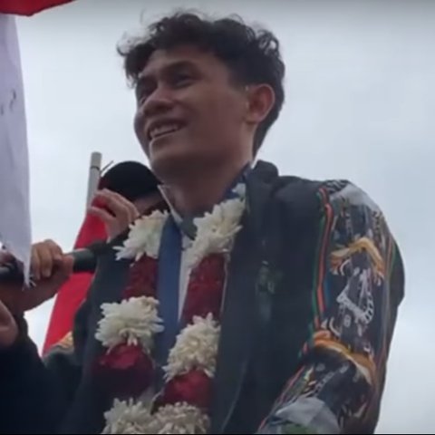 Disambut Meriah Saat Tiba di Kampung Halaman, Beginilah Momen Peraih Emas Olimpiade Paris 2024 Veddriq Leonardo Diarak Keliling Kota