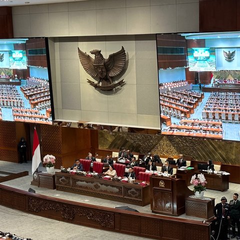 Ketua DPR RI Puan Maharani menyetujui RUU Usul Inisiatif Baleg DPR RI tentang perubahan keempat atas UU Nomor 1 Tahun 2015 tentang Penetapan Peraturan Pemerintah Pengganti UU Nomor 1 Tahun 2014 tentang Pemilihan Gubernur, Bupati dan Walikota.