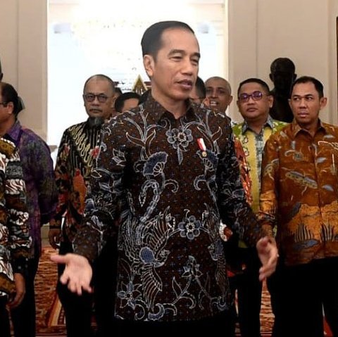 Presiden Joko Widodo menerima Rachmat Irianto dan Pengurus PSSI di Istana Negara, Senin (16/12/2019)