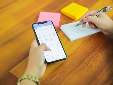 Ilustrasi penggunaan dompet digital DANA (DANA)