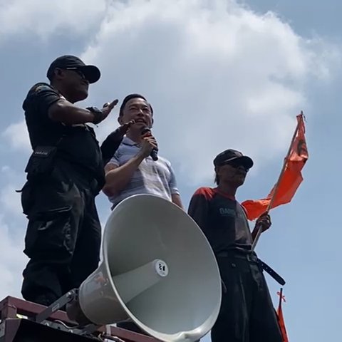 Thomas Lembong ikut demo di DPR