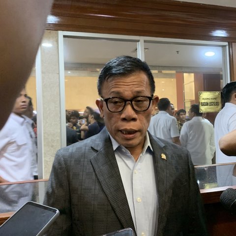 Politikus PDIP Masinton Pasaribu mengklaim, partainya tetap akan mendaftarkan Anies Baswedan ke KPU Jakarta untuk Pilkada 2024. (Liputan6.com/Delvira Hutabarat)