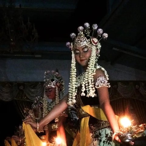 Tari Bedaya Rimbe Keraton Kanoman Cirebon