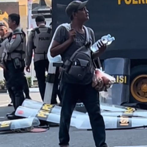 Tukang Tahu Bisa Menembus Brigade Barisan saat Demo, Perwira Polisi Ini Curiga 'Bapak Sebenarnya Siapa, Intel'