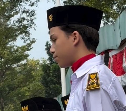 Potret Ganteng & Bule Lennon Putra Ayu Azhari Jadi Pembaca Pembukaan UUD saat Upacara Kemerdekaan RI