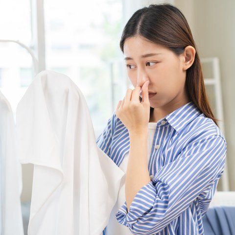 Tidak semua orang memiliki bau badan yang mengganggu dan menyengat. Ada beberapa faktor yang bisa menyebabkan munculnya bau badan.