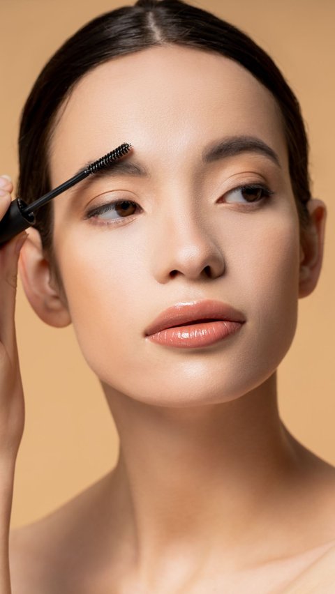 Thin Eyebrows Become Voluminous with MUA's Tutorial