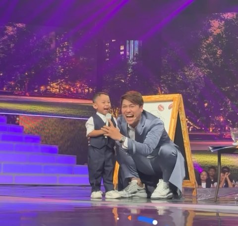 Momen Abang L Nyanyi 'Terlalu Cinta' buat Syifa Hadju