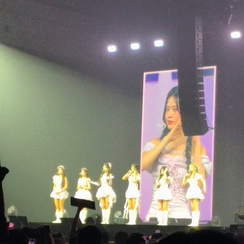 IVE Konser Perdana di Indonesia, Yujin 'Dive Jakarta Gak Biasa'