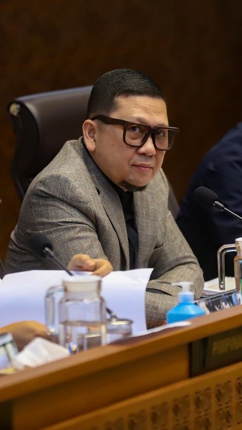 Rapat dengar pendapat (RDP) Komisi Pemilihan Umum (KPU) RI dan Pemerintah dengan Komisi II DPR tentang pentetapan revisi PKPU Nomor 8 tahun 2024 terkait keputusan Mahkamah Konstitusi di Kompleks Parlemen Senayan, Jakarta, Minggu (25/8/2024).