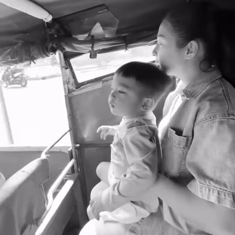 Momen Lucu Issa Anak Nikita Willy Naik Bajaj