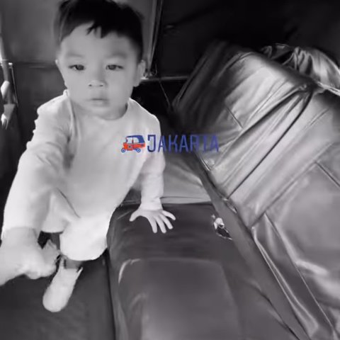 Momen Lucu Issa Anak Nikita Willy Naik Bajaj