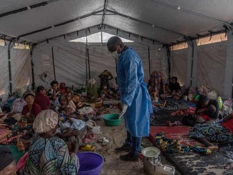 Wabah Mpox menginfeksi ratusan orang di Burundi. Para penderitanya mengharuskan menjalani perawatan di dalam bangsal pusat perawatan Mpox Rumah Sakit Universitas Kamenge di Bujumbura, ibu kota Burundi pada 22 Agustus 2024.