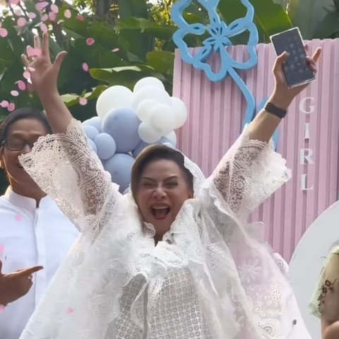 Potret Gender Reveal Vicy Melanie Istri Kevin Aprilio, Begini Ekspresi Bahagia Memes saat Tahu Jenis Kelamin Calon Cucu Pertama