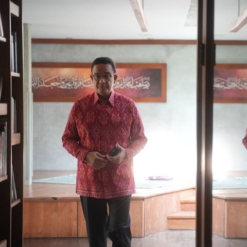 Baju Merah dan Arti Kaligrafi di Balik Foto Anies Baswedan Jelang Dicalonkan Cagub DKI Jakarta