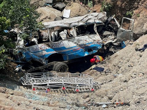 FOTO: Tragis! 35 Penumpang Tewas Usai Bus Terjun ke Jurang