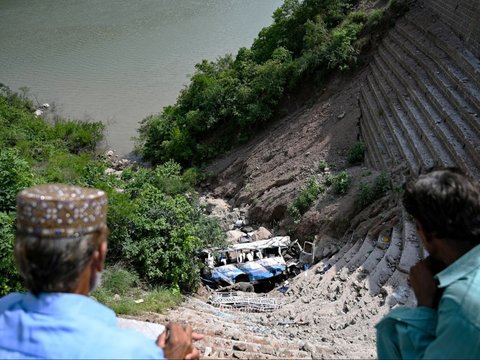 FOTO: Tragis! 35 Penumpang Tewas Usai Bus Terjun ke Jurang