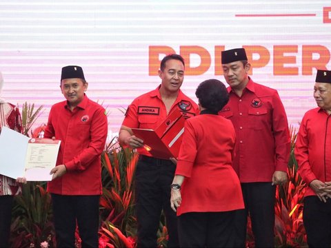 FOTO: Senyum Lebar Megawati Soekarnoputri Umumkan Bakal Calon Kepala Daerah 2024, Ada Airin-Sumardi hingga Andika-Prihadi Maju Pilkada