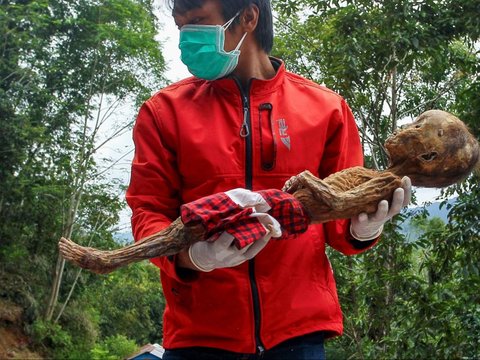 FOTO: Melihat Tradisi Mistik Tana Toraja Bisa Bikin Bulu Kuduk Merinding