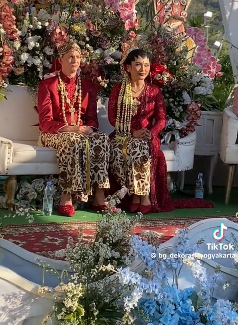 Pidato Bahasa Jawa Dibalas Bahasa Inggris, Pernikahan Dua Negara di Bantul Ini Viral