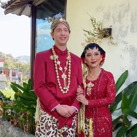 Pidato Bahasa Jawa Dibalas Bahasa Inggris, Pernikahan Dua Negara di Bantul Ini Viral