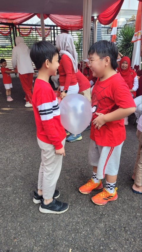 Seperti lomba pindah tepung, gerak jalan hingga joget balon menjadi daya tarik tersendiri bagi warga. Foto: merdeka.com / Istimewa