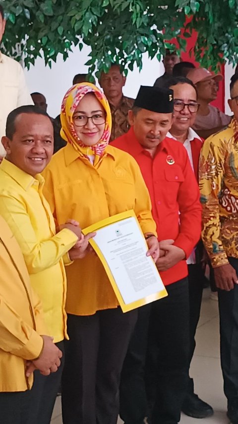 FOTO: Kembali Berbaju Kuning, Airin Tersenyum Akhirnya Golkar Usung untuk Pilkada Banten