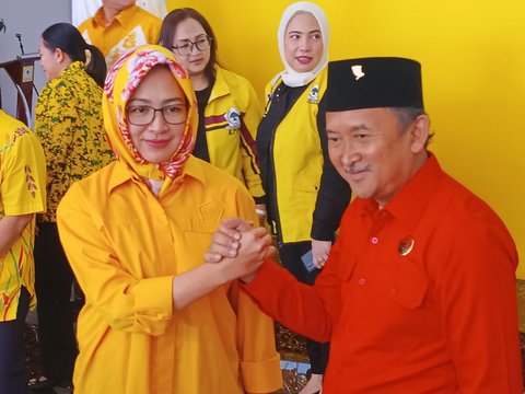 FOTO: Kembali Berbaju Kuning, Airin Tersenyum Akhirnya Golkar Usung untuk Pilkada Banten