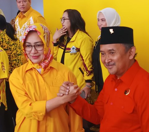 FOTO: Kembali Berbaju Kuning, Airin Tersenyum Akhirnya Golkar Usung untuk Pilkada Banten