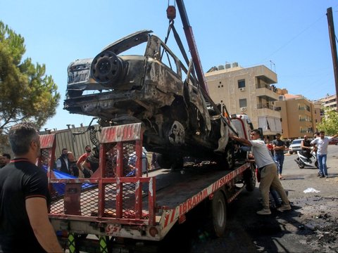 FOTO: Serangan Udara Israel ke Lebanon Sasar Mobil-Mobil dan Bangunan Rumah di Kota Sidon