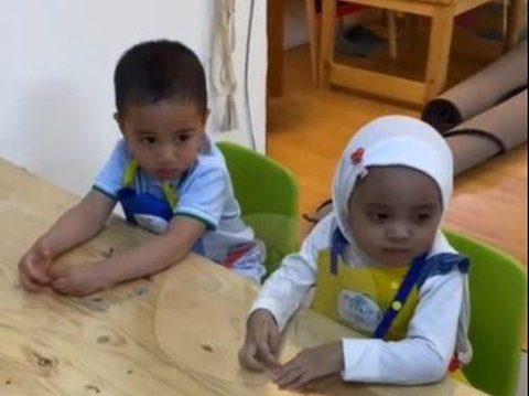 8 Momen Lucu Rayyanza dan Kamya Anak Fitri Tropica saat di Sekolah, Gemesin Banget!