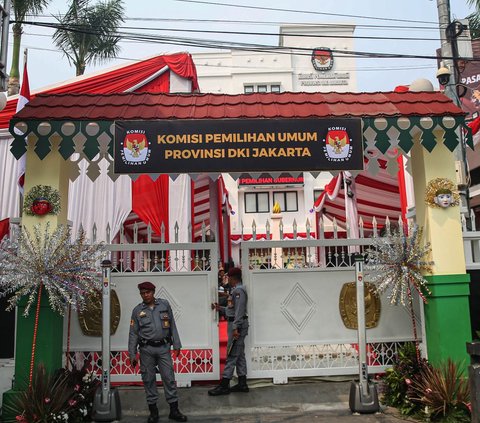 FOTO: Suasana Hari Pertama Pendaftaran Cagub dan Cawagub di Pilkada Jakarta, Gedung KPUD Dihiasi Ornamen Betawi