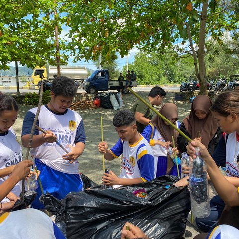 Penerima Beasiswa Pertamina Tanam 8.180 Pohon Mangrove dan Kumpulkan 7,2 Ton Sampah untuk Didaur Ulang