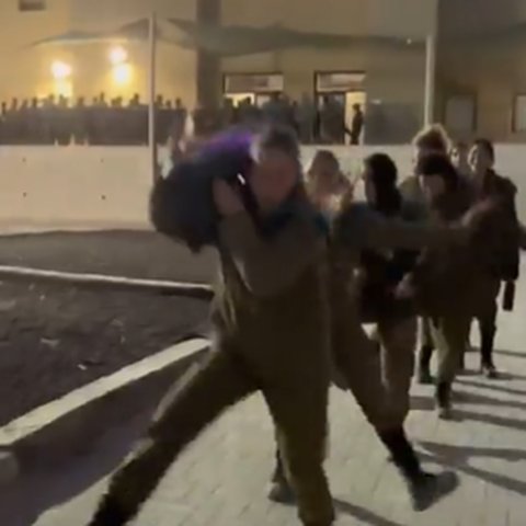 Tingkah tentara wanita Israel berjoget ria meski telah bantai ribuan anak di Gaza.