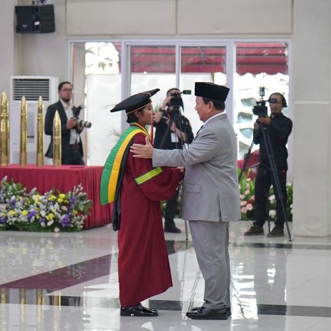 Prabowo dan Wisudawan Unhan
