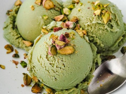 6. Pistachio: Petualangan dan Eksentrik