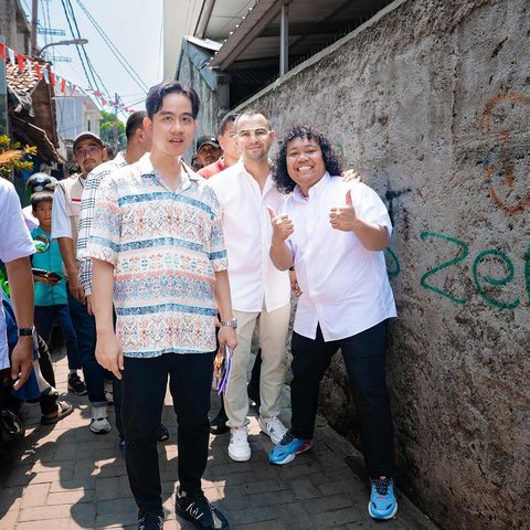 Mengingat Kembali Perjuangan Marshel Widianto Bertemu Warga Tangsel, Ngedeprok Bareng Ibu-Ibu Sampai Blusukan Ditemani Gibran