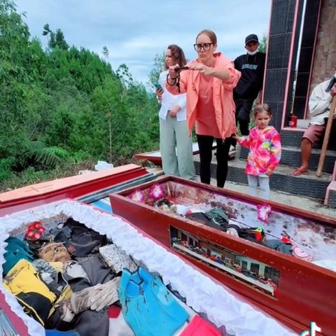 Viral, Begini Ritual Ma&rsquo;nene di Toraja yang Diadakan Setiap Bulan Agustus