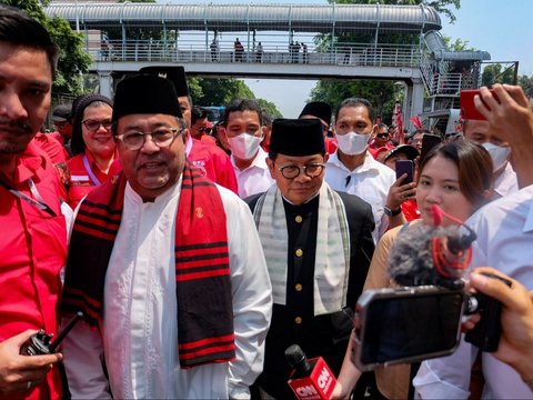 FOTO: Daftar Pilkada Jakarta, Pasangan Pramono Anung dan Rano Karno Naik Oplet 