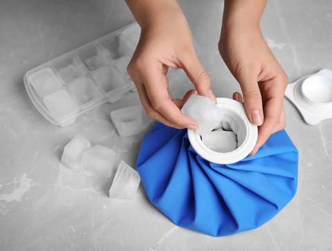 Ilustrasi kompres es batu.