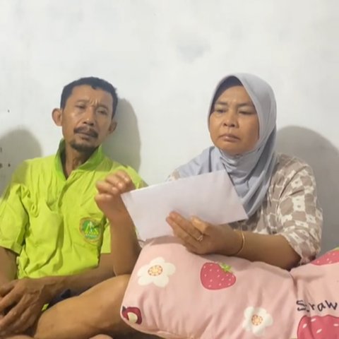 Momen Wanita Beri Kejutan Umrah untuk Keduanya, Tangis Bahagia Ibunda Bikin Haru Warganet