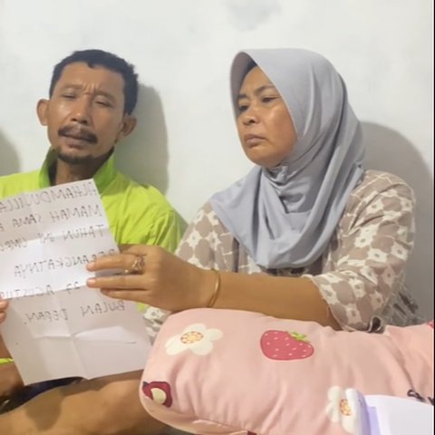 Momen Wanita Beri Kejutan Umrah untuk Keduanya, Tangis Bahagia Ibunda Bikin Haru Warganet