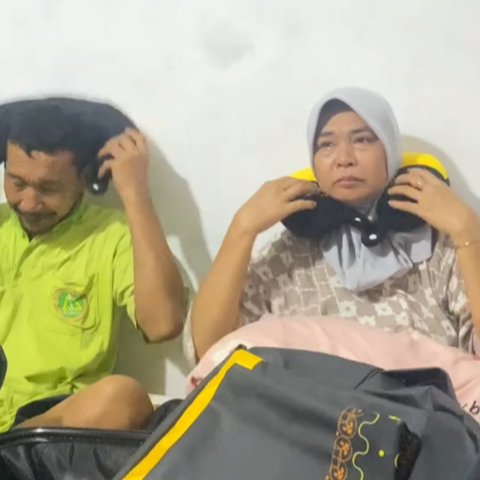 Momen Wanita Beri Kejutan Umrah untuk Keduanya, Tangis Bahagia Ibunda Bikin Haru Warganet