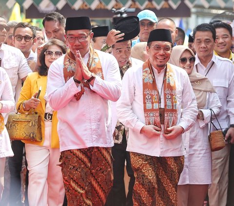 FOTO: Momen RK-Suswono Daftar Pilkada Jakarta, Semringah Didukung 15 Parpol hingga Angkat Salam The Jakmania