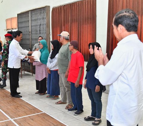 FOTO: Momen Kebersamaan Jokowi dan Sultan HB X di Yogyakarta, dari Blusukan ke Pasar hingga Bagikan Bansos