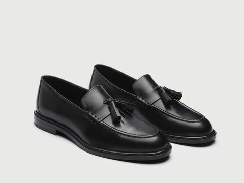 Loafers: Elegansi dalam Kesederhanaan