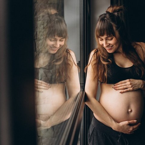 Benarkah Rajin Minum Air Kelapa Muda saat Hamil Bisa Buat Bayi Lahir dengan Kulit Putih Bersih?